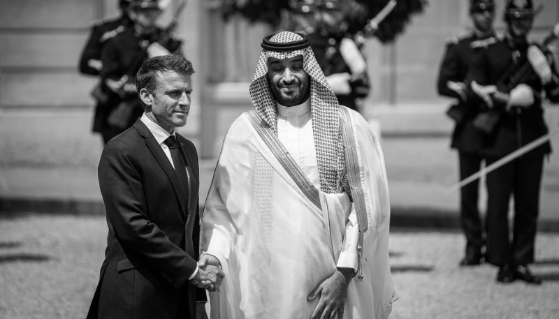 Le président français Emmanuel Macron reçoit Mohammed bin Salman dans le cadre de la visite du prince héritier d'Arabie saoudite.