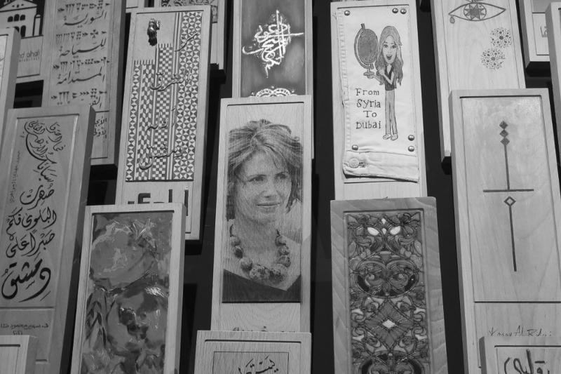 Parmi les œuvres d'art syriennes présentées au pavillon Syrie de l'Exposition universelle de Dubaï, un portrait de la première dame Asma-al-Assad (14 novembre 2021).