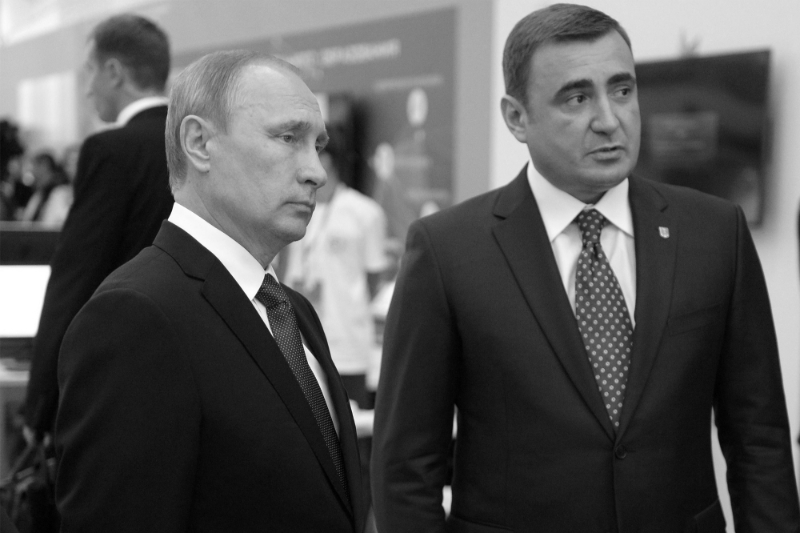 Le président russe Vladimir Poutine et le gouverneur de la région de Toula, Alexeï Dioumine.