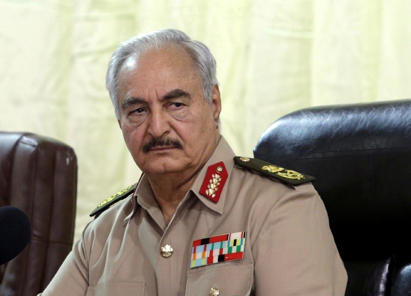 Le général Khalifa Haftar mène une lutte d'influence avec Fayez Sarraj dans le Fezzan.