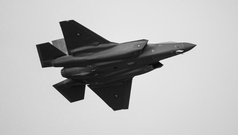 Un F-35 de Lockheed Martin, au Danemark. Le titane est un matériau indispensable à la fabrication de cet avion de chasse.
