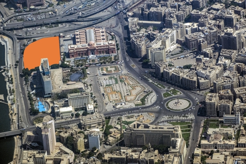 Vue aérienne de la place Tahrir au Caire. La zone en vente est indiquée en orange.