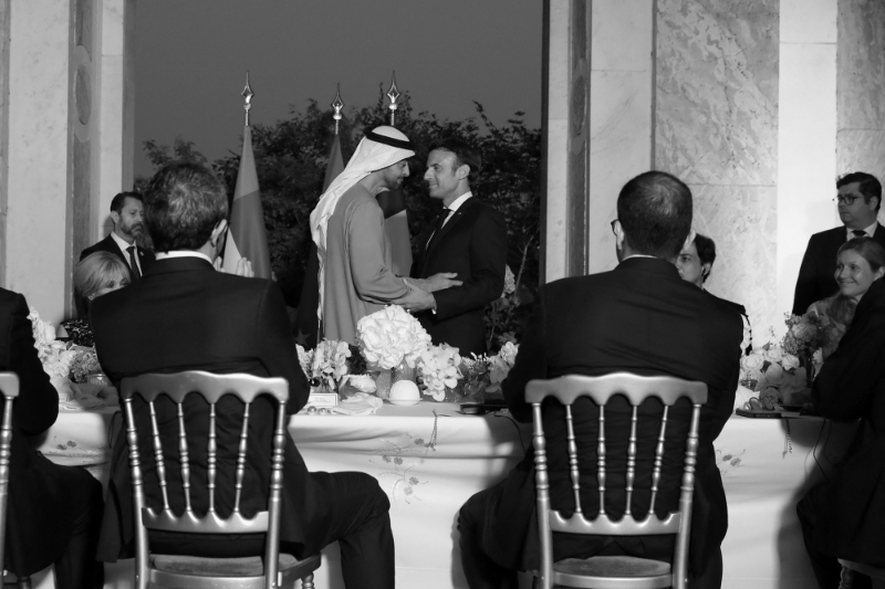 Le président émirati Mohammed bin Zayed et le président français Emmanuel Macron lors du dîner du 18 juillet 2022 au Grand Trianon, à Versailles.