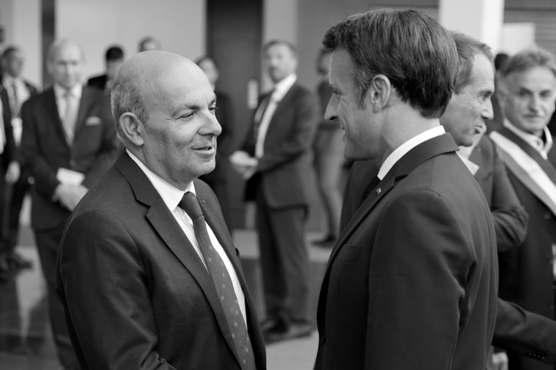 Eric Trappier, PDG de Dassault aviation, et le président français Emmanuel Macron.