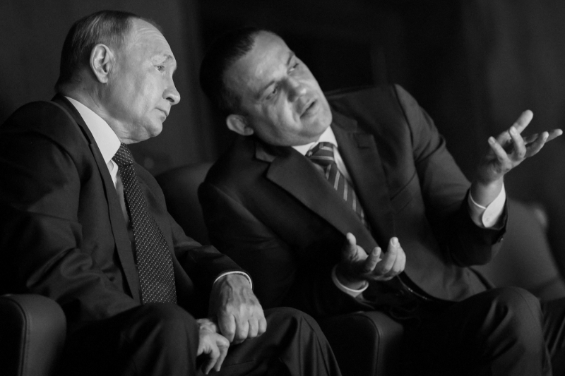 Le chef d'Etat russe, Vladimir Poutine, et le président de la Fédération de boxe de Russie, Oumar Kremlev.