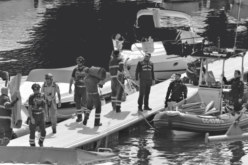 Les secours sur le lac Majeur au lendemain du naufrage du Goduria, survenu le 28 mai, qui a fait quatre victimes, dont trois agents de renseignement.