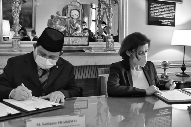 Le ministre indonésien de la défense Prabowo Subianto, et son homologue Florence Parly, ont signé un accord de coopération de défense à Paris, le 28 juin 2021. L'événement n'a cependant pas donné lieu à une annonce au sujet d'une potentielle vente de Rafale.