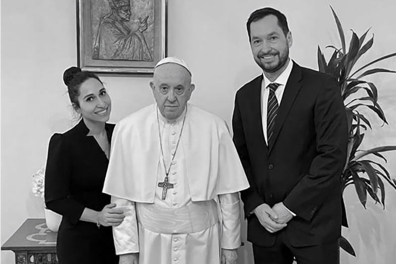Le pape François avec Leonid Sevastianov, dirigeant de l'Union mondiale des vieux-croyants, et son épouse, la cantatrice Svetlana Kasyan.