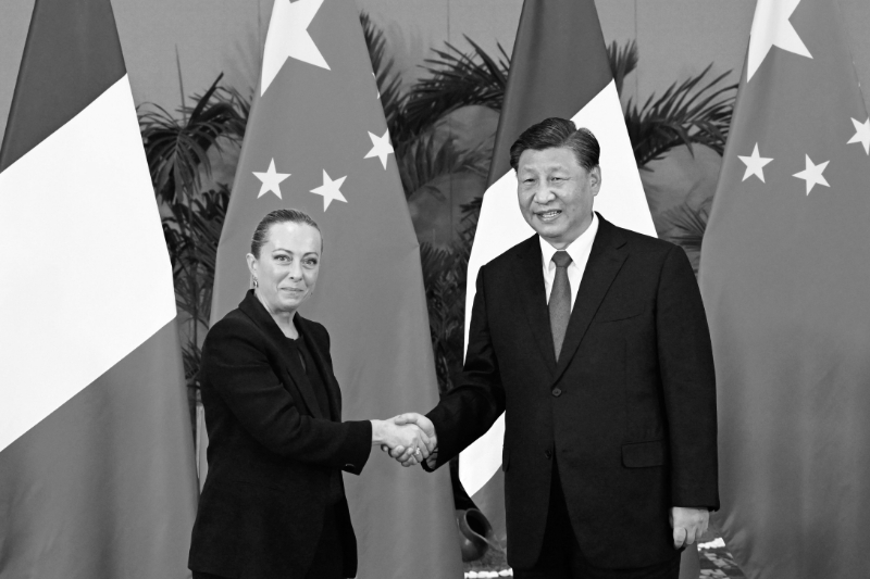 La première ministre Giorgia Meloni et le président chinois Xi Jinping au sommet du G20 à Bali, le 16 novembre 2022.