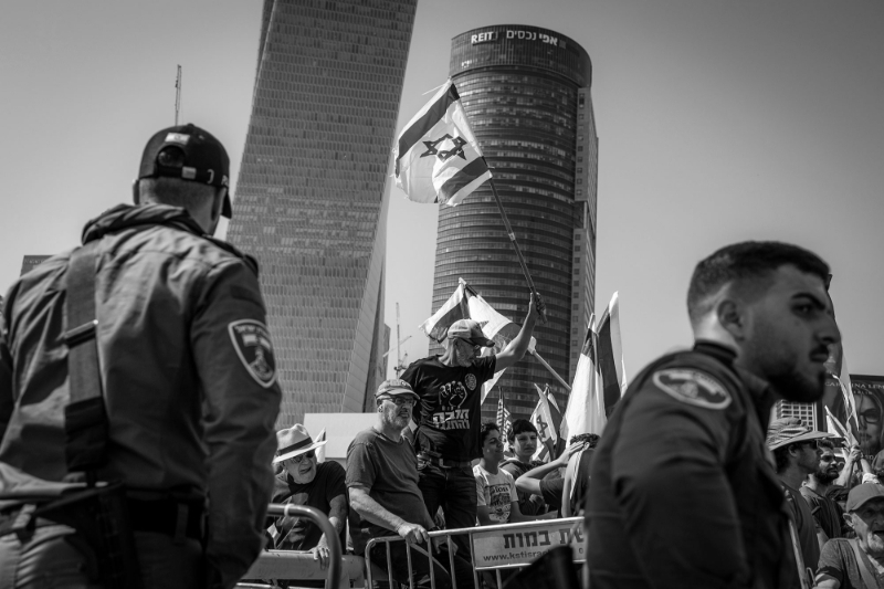 Les manifestations en Israël, qui rassemblent jour après jour de plus en plus de citoyens à travers le pays, requièrent un déploiement accru des forces de sécurité. Ici à Tel-Aviv le 1er mars 2023.