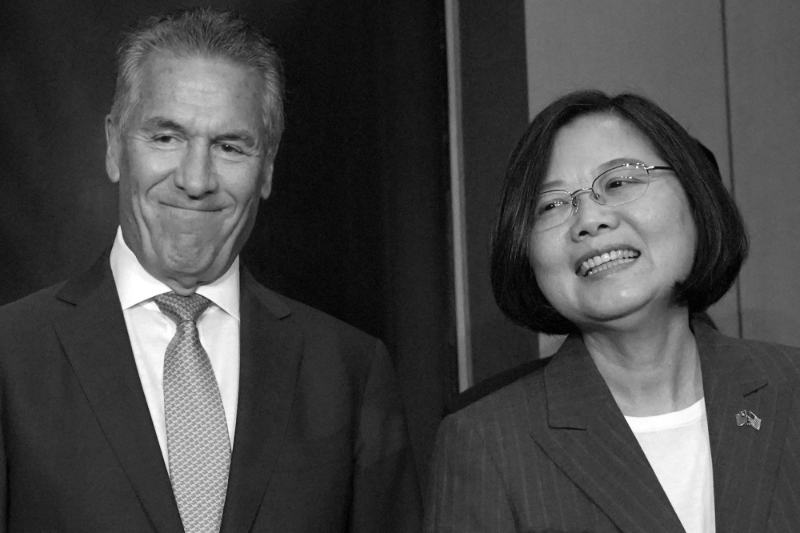 Le président de l'USTBC Michael Splinter et la présidente taïwanaise Tsai Ing-wen, en 2019 à New York.